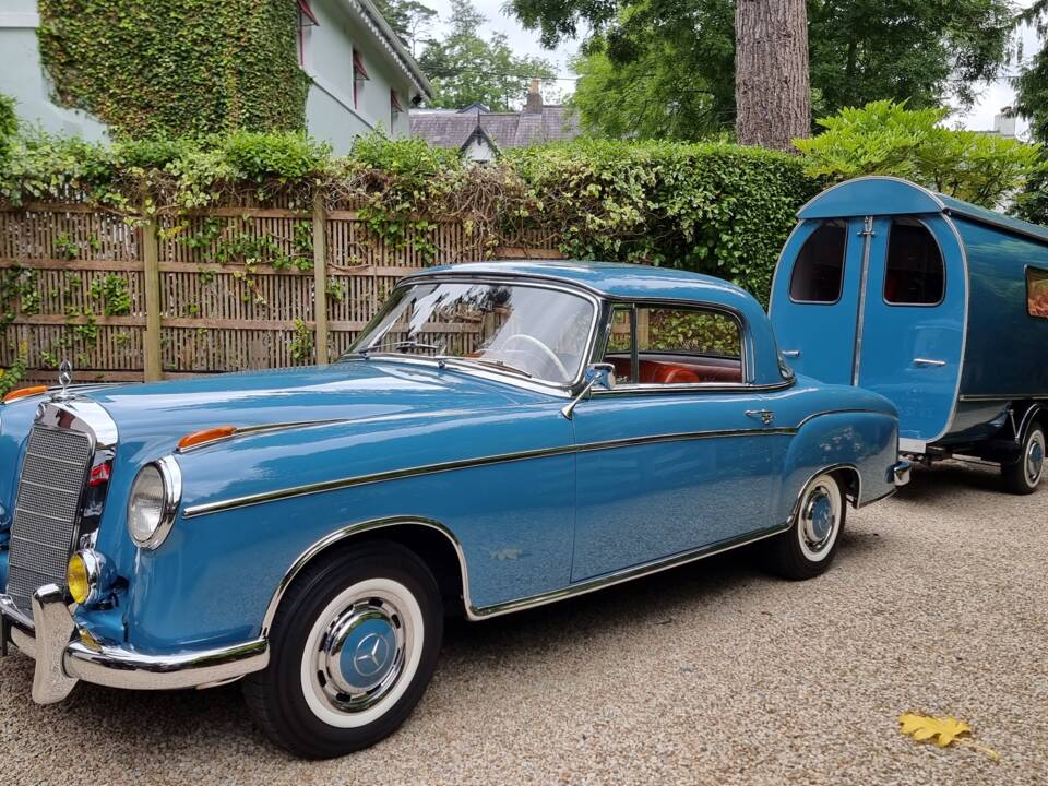 Image 10/100 of Mercedes-Benz 220 SE (1960)