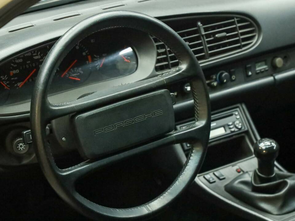 Obraz 33/50 pojazdu Porsche 944 (1986)