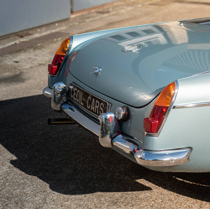 Image 3/20 of MG MGB (1965)