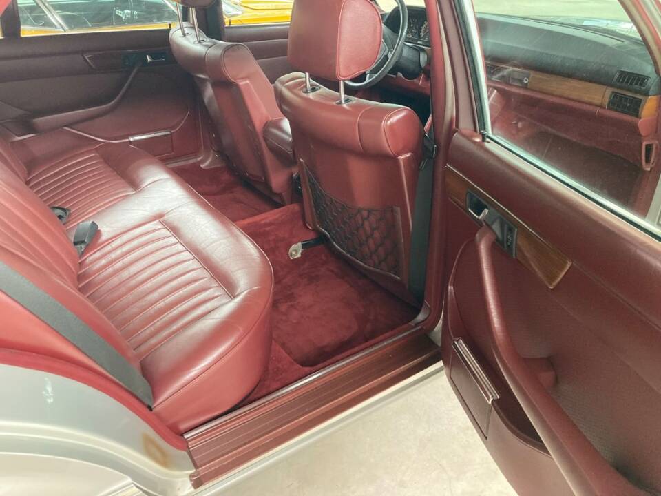 Afbeelding 6/38 van Mercedes-Benz 420 SEL (1986)