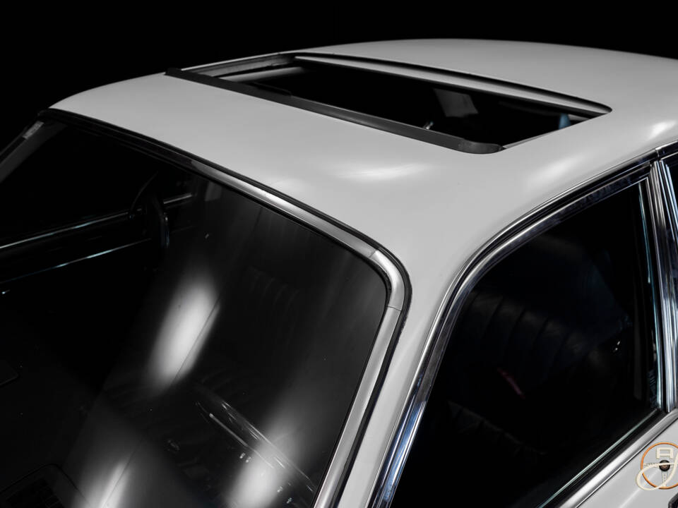 Image 18/22 of Jaguar XJ 12 (1986)