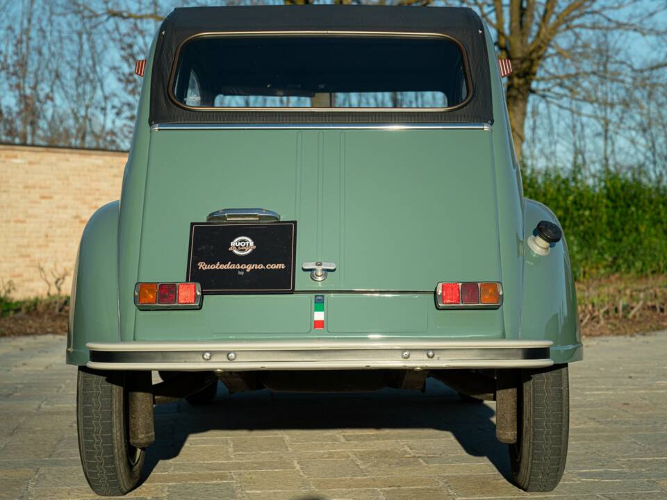 Image 8/41 of Citroën 2 CV (1963)