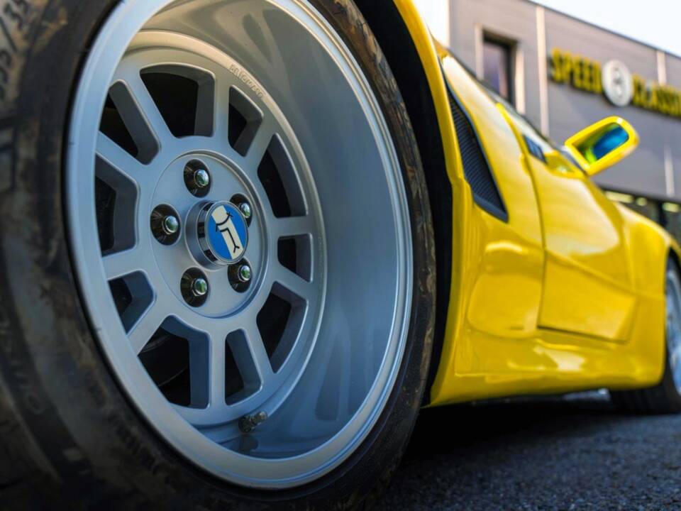 Image 13/18 of De Tomaso Pantera 90 Si (1991)