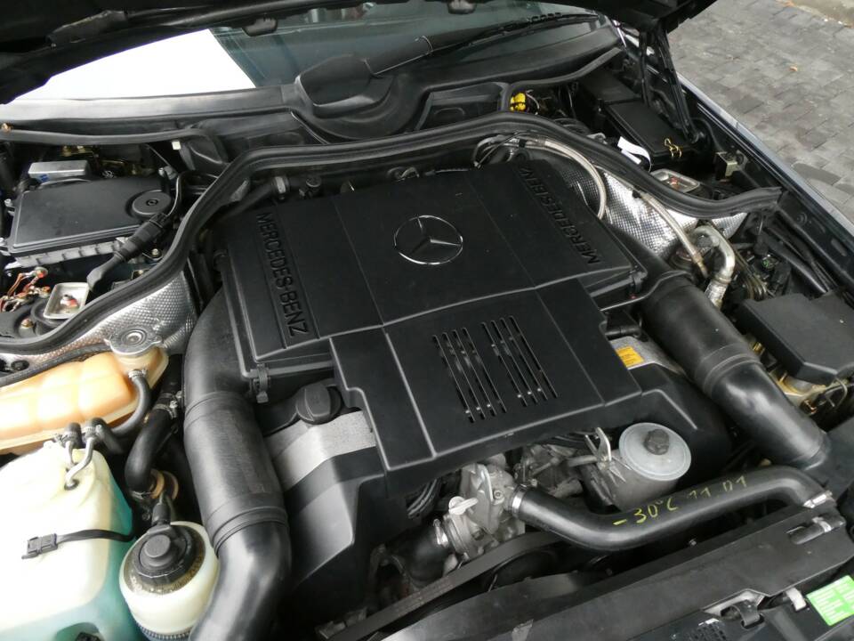 Bild 15/22 von Mercedes-Benz E 500 Limited (1994)