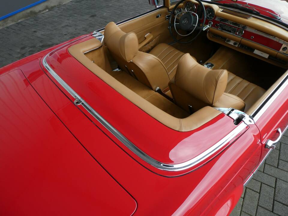 Image 17/27 of Mercedes-Benz 280 SL (1969)