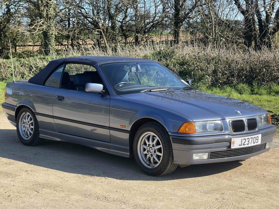 Imagen 2/12 de BMW 323i (1999)