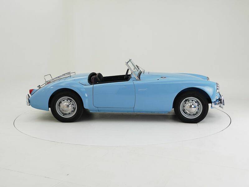 Image 6/15 of MG MGA 1500 (1957)