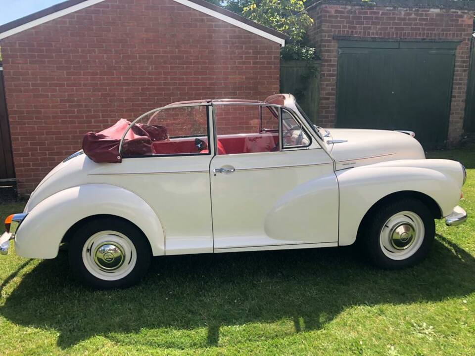Image 6/11 of Morris Minor 1000 (1970)