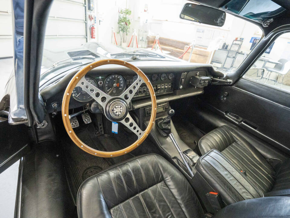 Image 14/15 of Jaguar E-Type (1969)