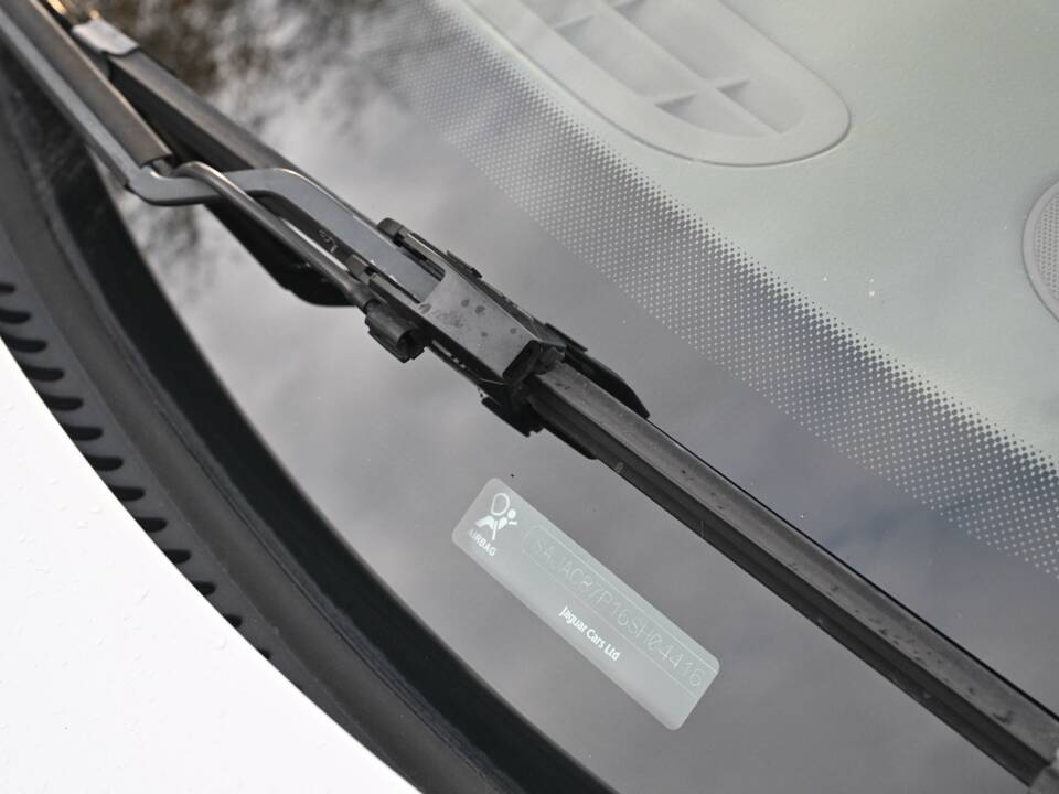 Image 18/50 of Jaguar XJ 8 4.2 (2006)