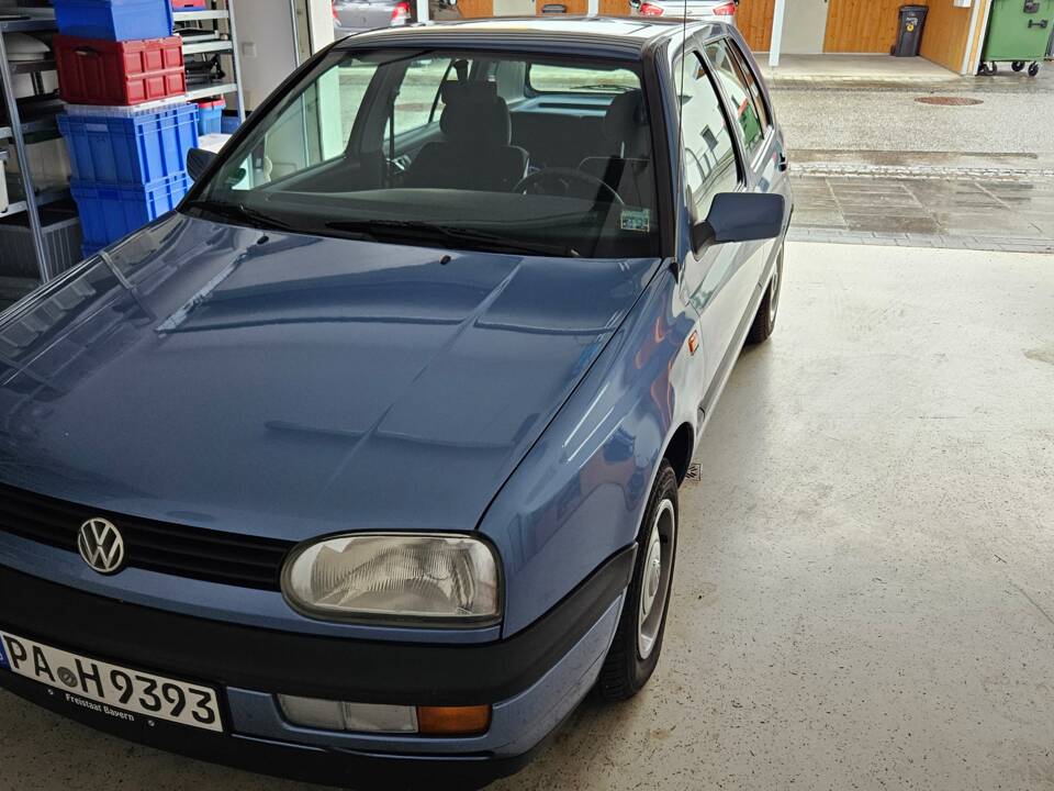 Bild 1/60 von Volkswagen Golf III 1.8 (1993)