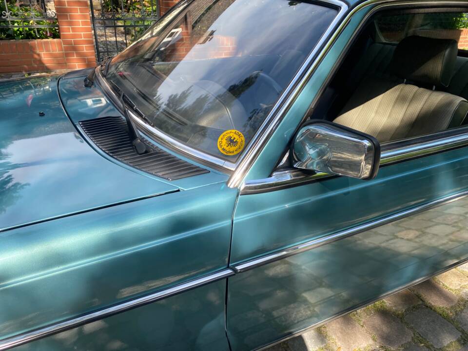 Image 19/66 of Mercedes-Benz 230 CE (1981)