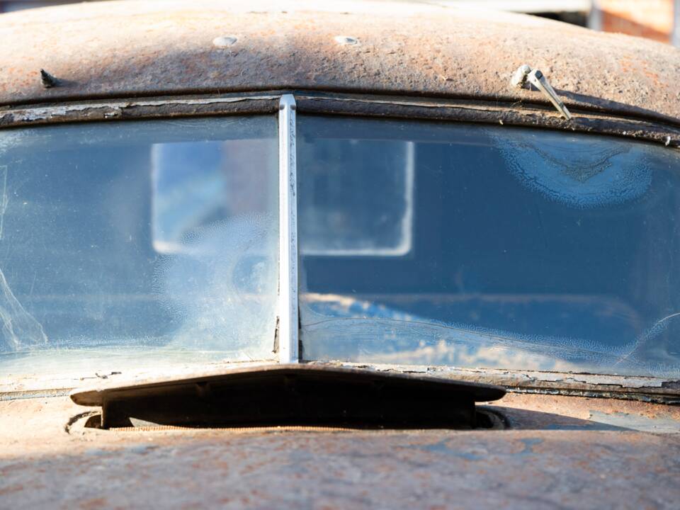 Image 77/134 of Ford V8 (1937)