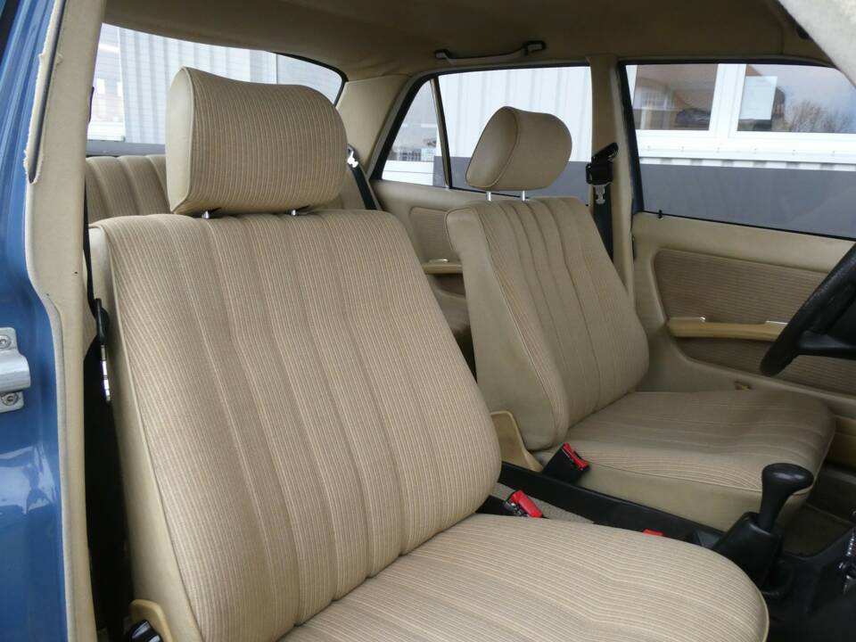Bild 14/21 von Mercedes-Benz 200 D (1983)