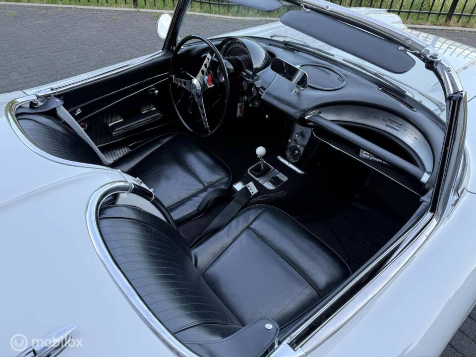 Image 15/24 of Chevrolet Corvette (1962)