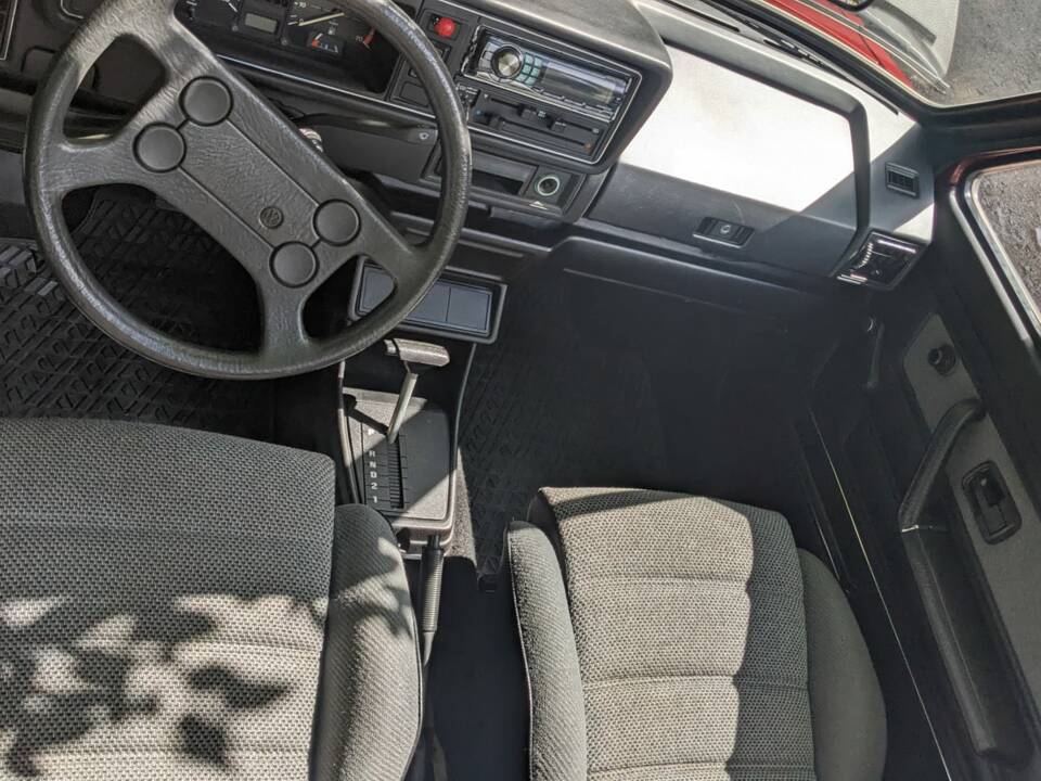 Image 9/20 of Volkswagen Golf Mk I Convertible 1.6 (1985)
