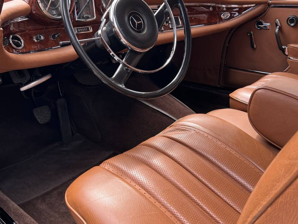 Image 12/15 of Mercedes-Benz 300 SE (1965)