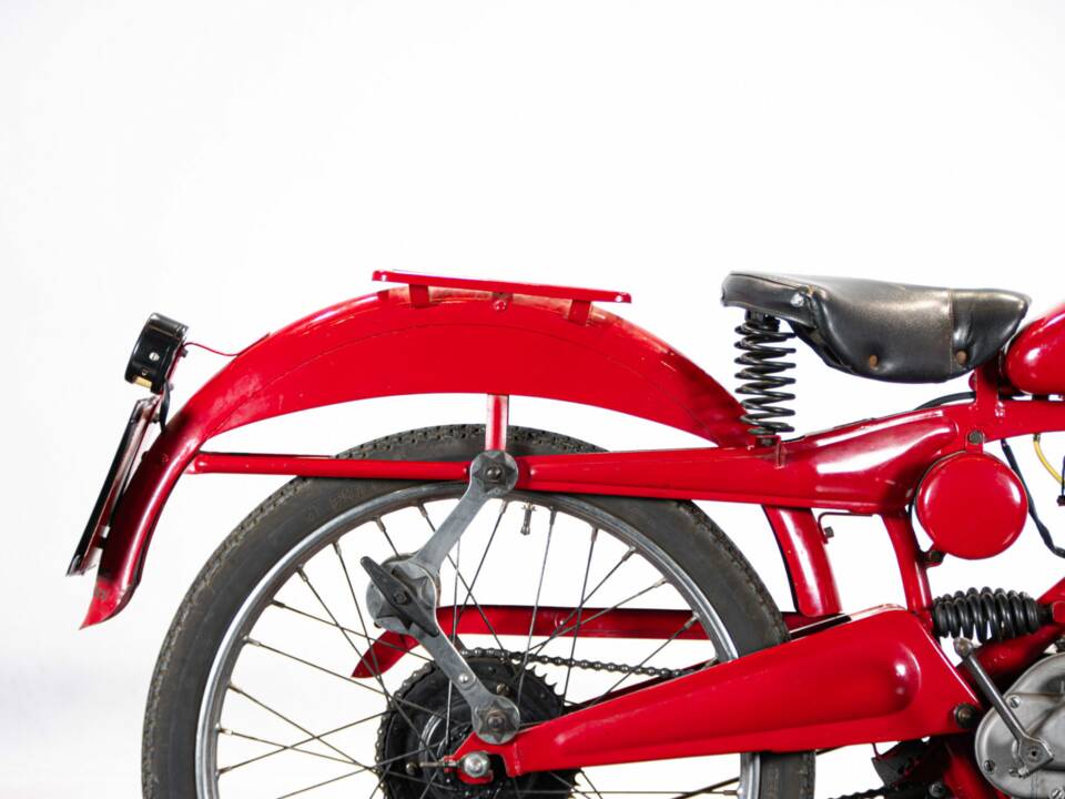 Immagine 32/50 di Moto Guzzi Motoleggera 65 (1951)