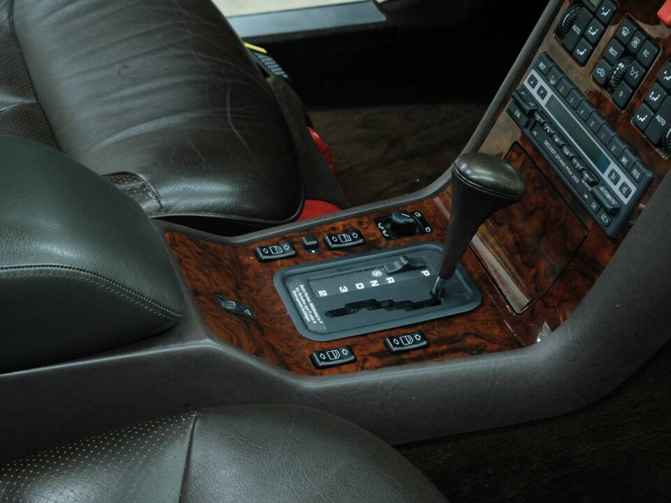 Bild 37/50 von Mercedes-Benz 300 SE (1992)