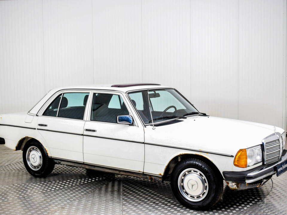 Immagine 7/46 di Mercedes-Benz 240 D (1982)