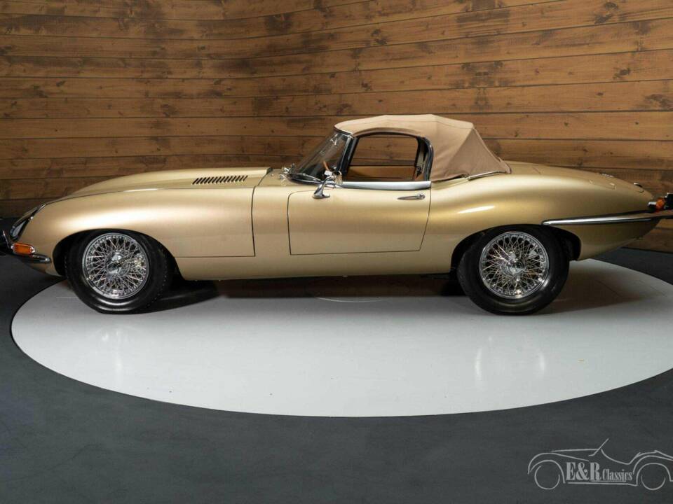 Image 12/18 de Jaguar E-Type (1967)
