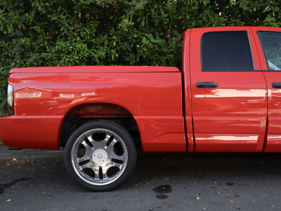 Image 33/82 of Dodge Ram SRT 10 (2005)