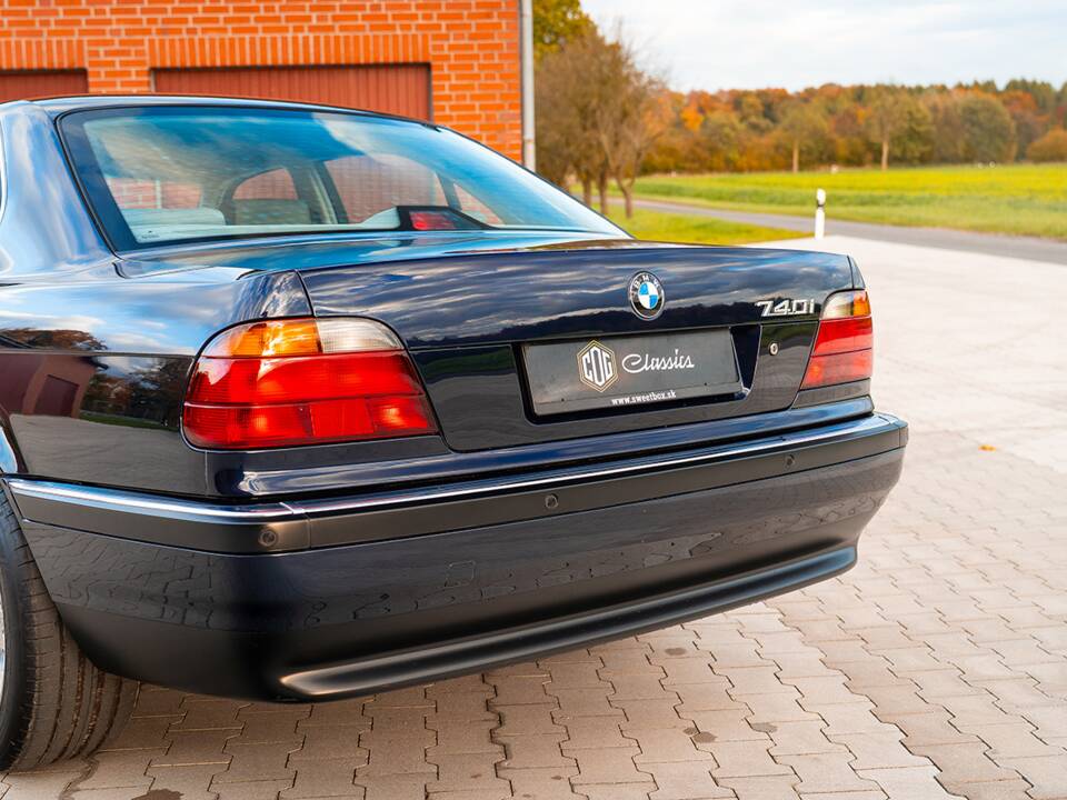 Image 11/55 of BMW 740i (1997)