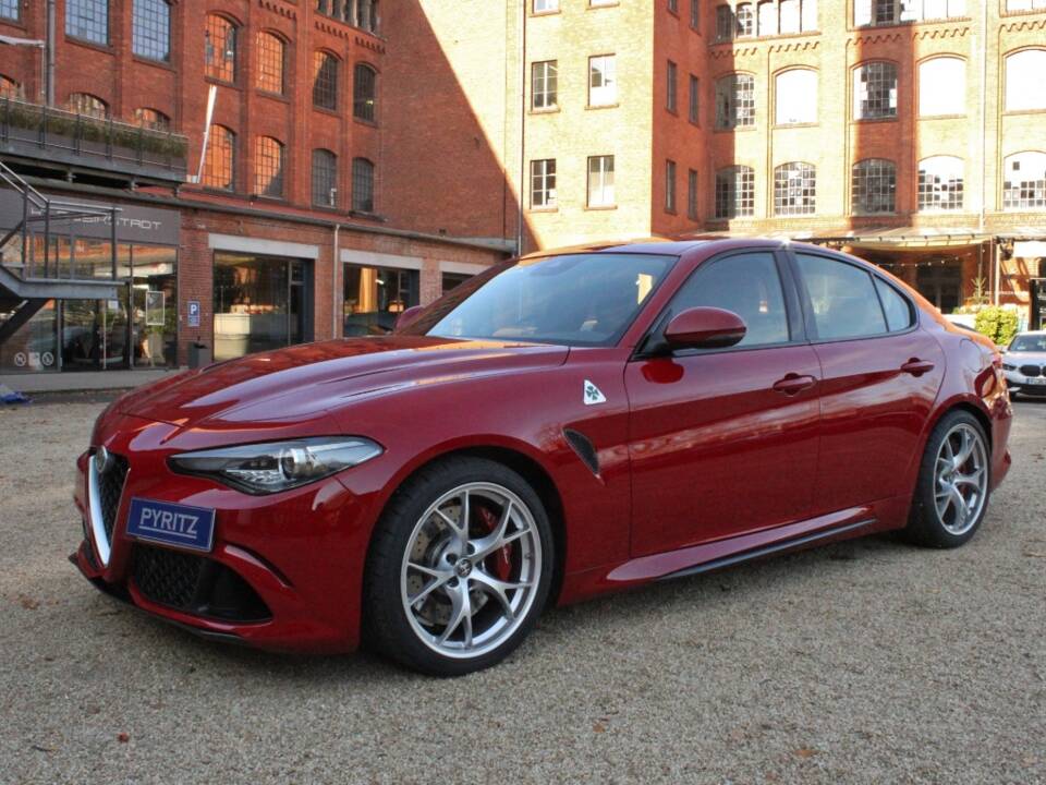 Image 2/19 of Alfa Romeo Giulia Quadrifoglio (2016)