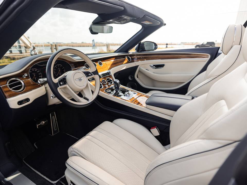 Imagen 9/22 de Bentley Continental GTC V8 (2020)