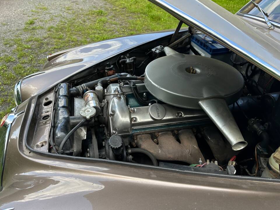 Image 13/14 de Jaguar Mk II 3.8 (1962)