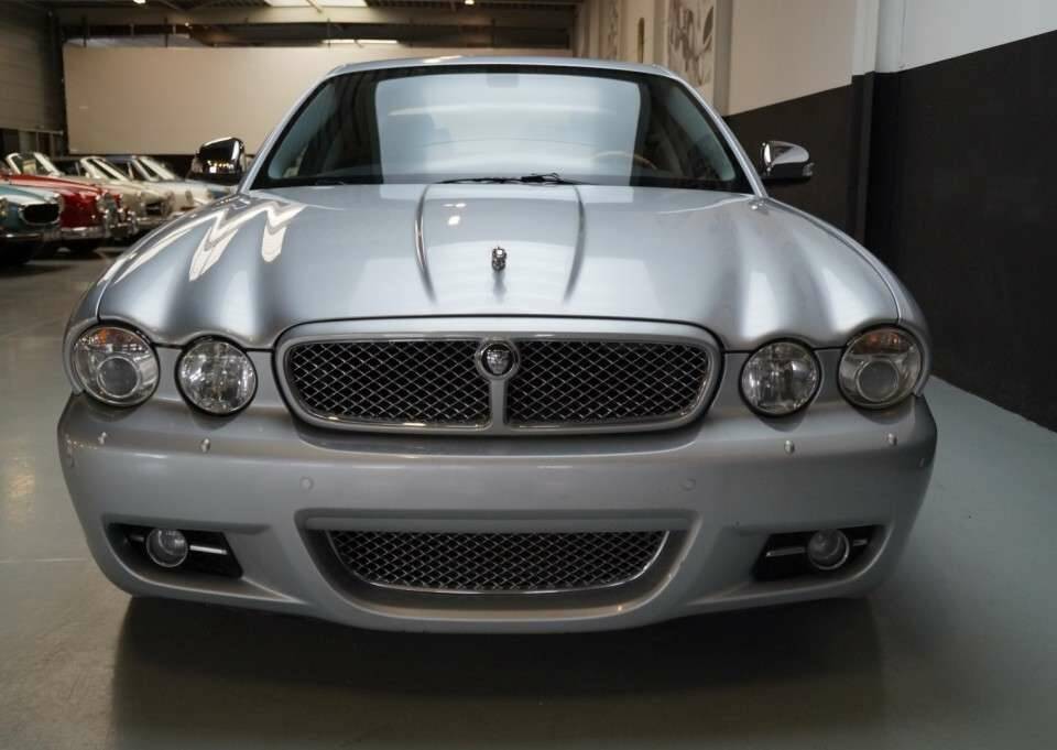 Bild 15/50 von Jaguar XJ 8 4.2 (2008)