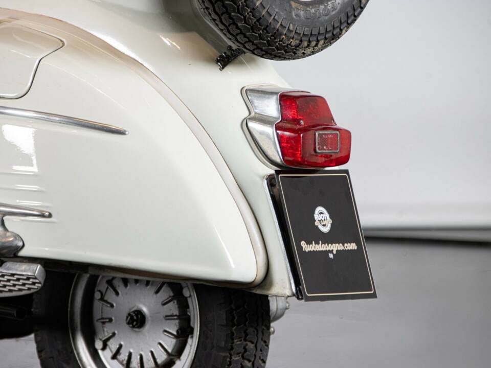 Image 22/50 of Piaggio Vespa 125 Super (1966)