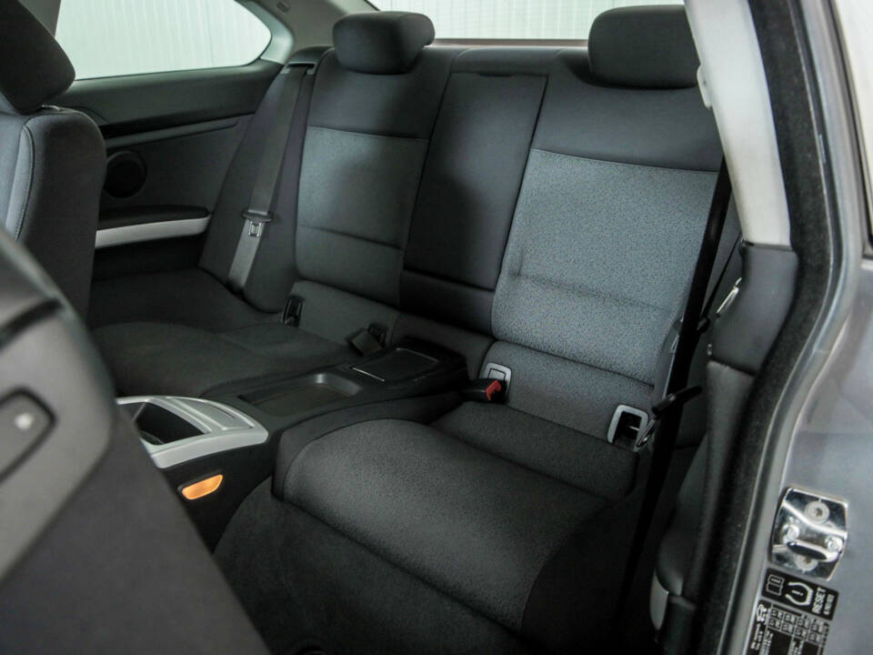 Imagen 37/50 de BMW 325i (2007)