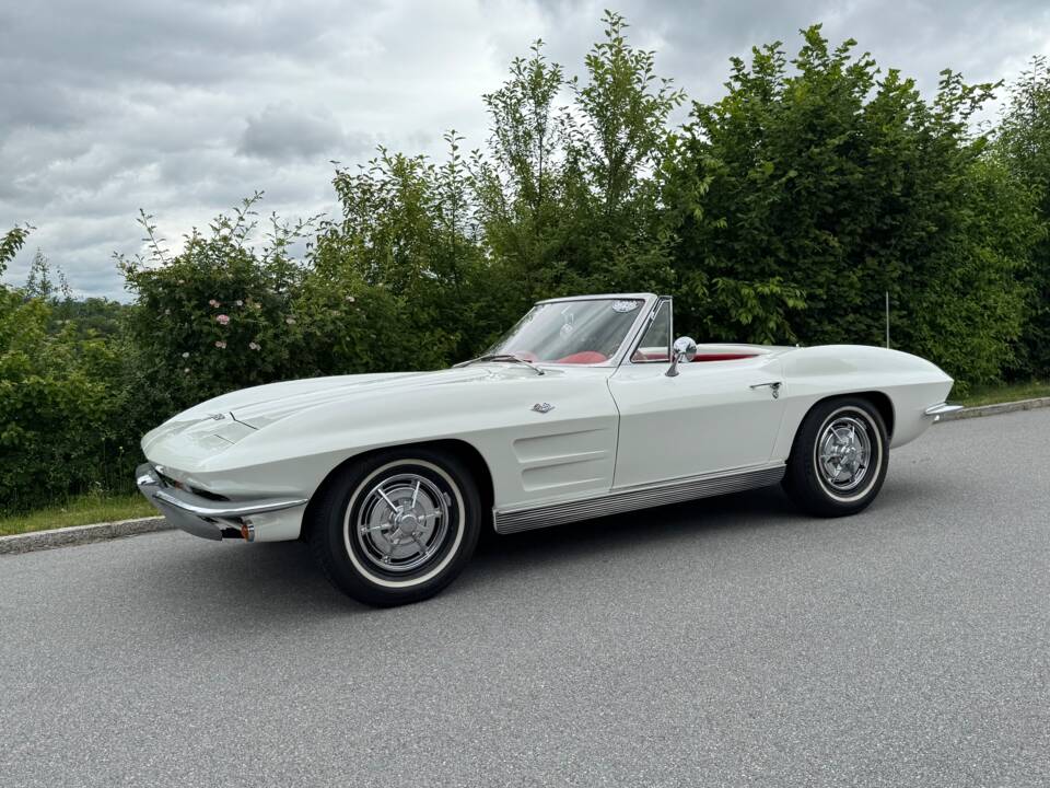 Image 8/52 of Chevrolet Corvette Sting Ray Convertible (1963)
