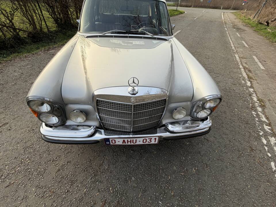 Image 5/8 de Mercedes-Benz 280 SE (1971)