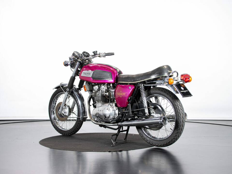 Image 2/50 de Triumph T 150 V Trident (1974)
