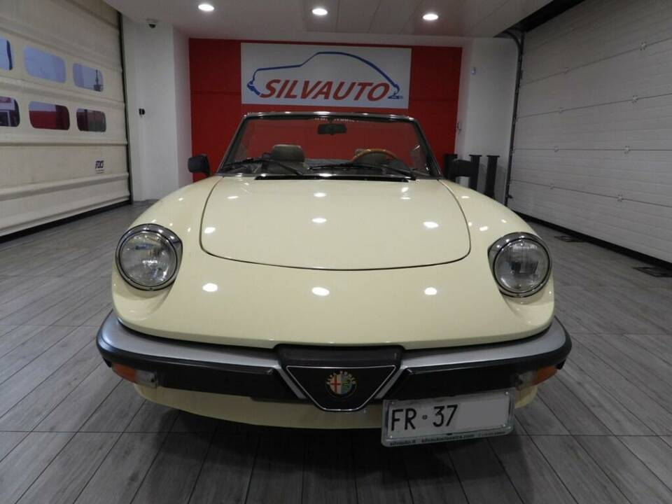 Bild 2/15 von Alfa Romeo 1.6 Spider (1983)