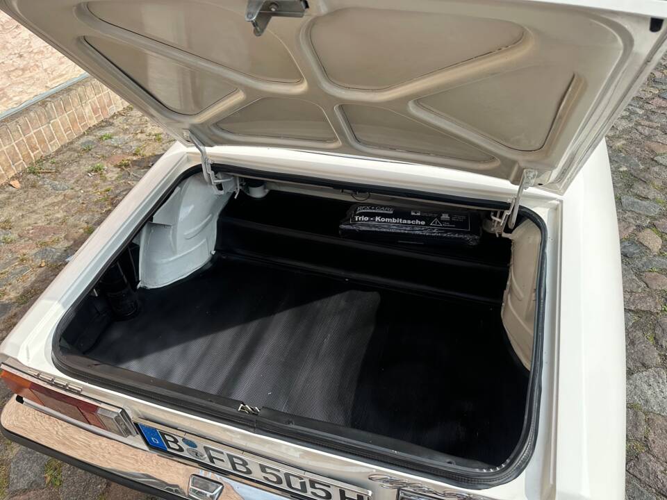 Image 20/63 of Alfa Romeo Spider 1300 Junior (1970)