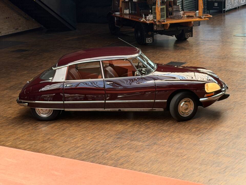 Afbeelding 9/37 van Citroën DS 21 Pallas (1967)