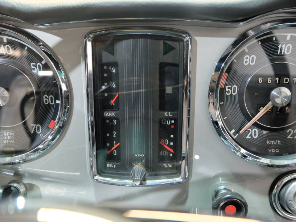 Image 25/35 of Mercedes-Benz 230 SL (1964)