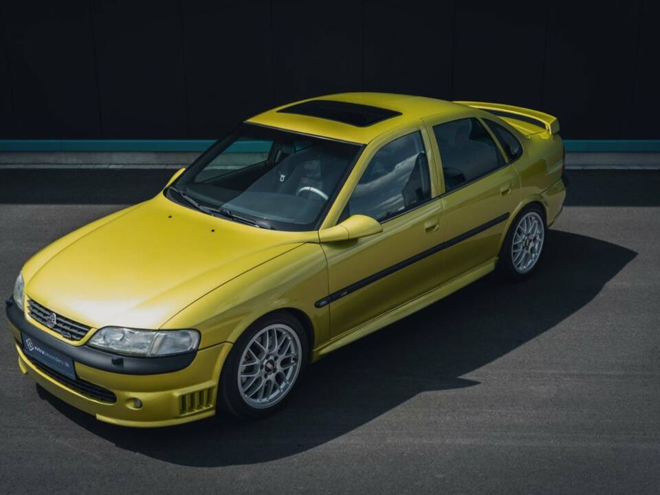 Bild 1/15 von Opel Vectra 2,5 i500 (1998)