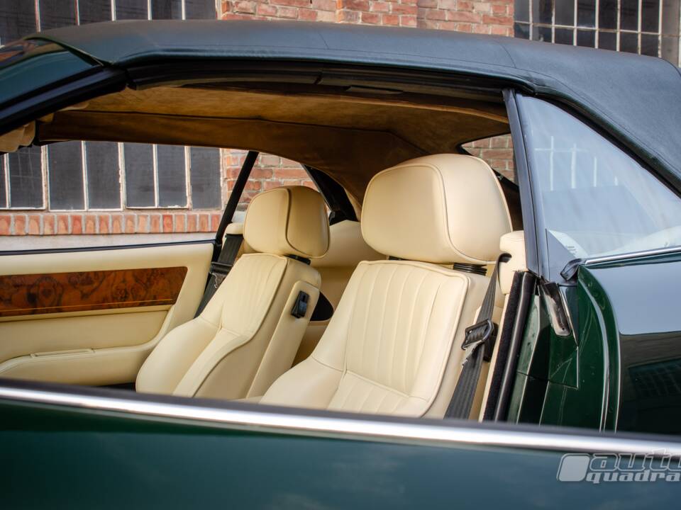 Immagine 10/17 di Aston Martin Virage Volante (1992)