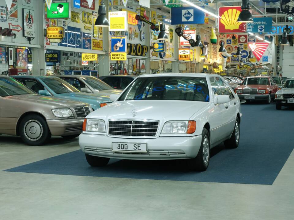 Bild 8/50 von Mercedes-Benz 300 SE (1992)