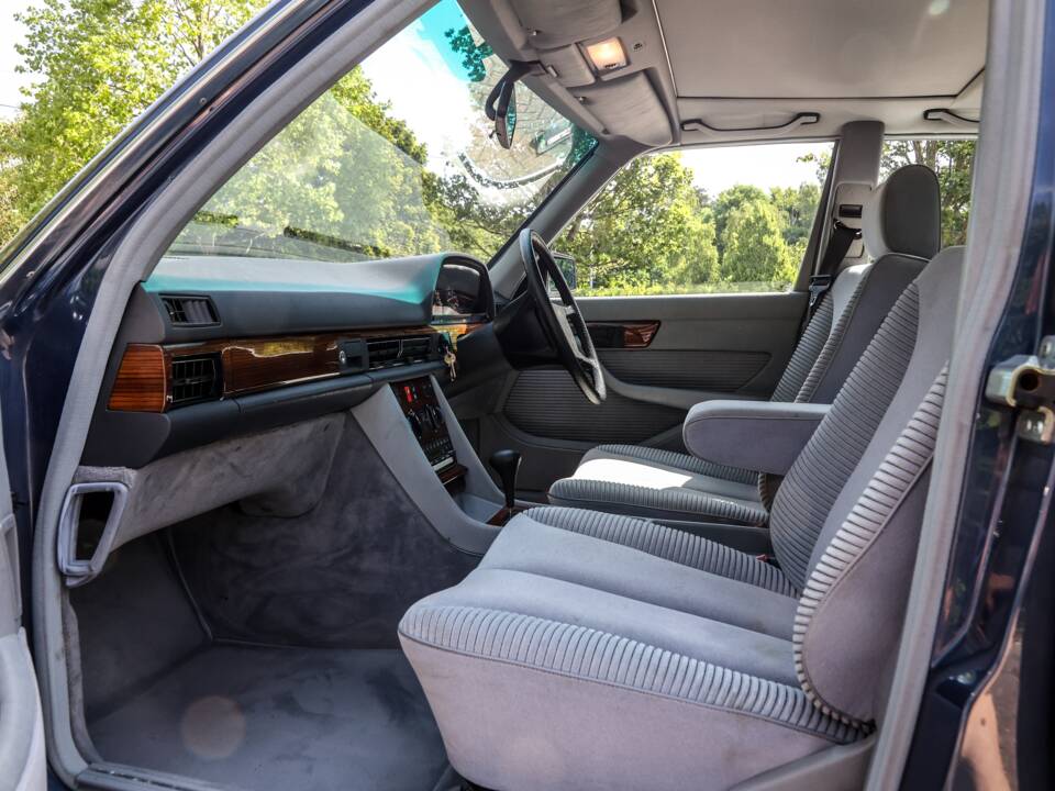Immagine 34/44 di Mercedes-Benz 500 SE (1985)