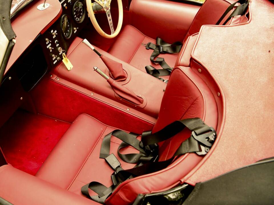 Image 25/50 of Jaguar XK-SS (1967)