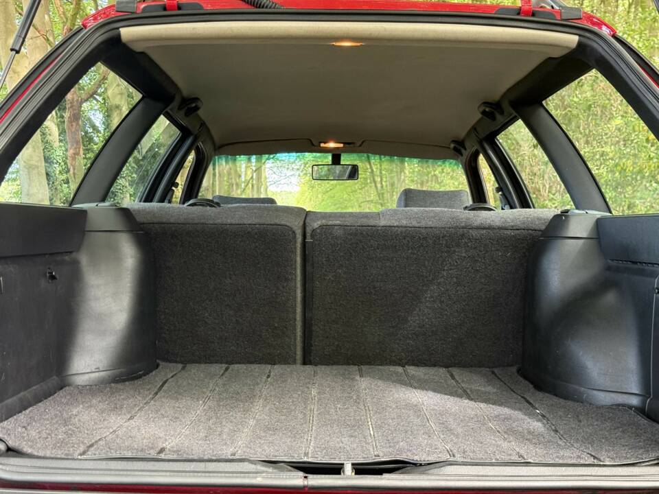 Image 17/21 of Volkswagen Passat Variant 2.0 (1990)