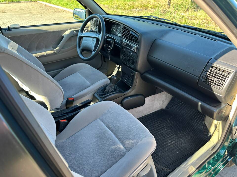 Bild 27/40 von Volkswagen Passat 2.0 (1995)