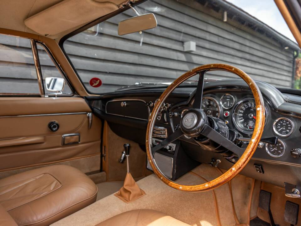 Bild 30/50 von Aston Martin DB 6 Vantage (1969)