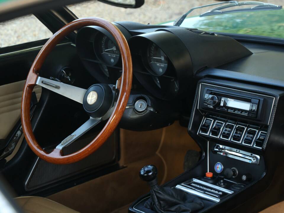 Image 17/50 of Alfa Romeo Montreal (1973)