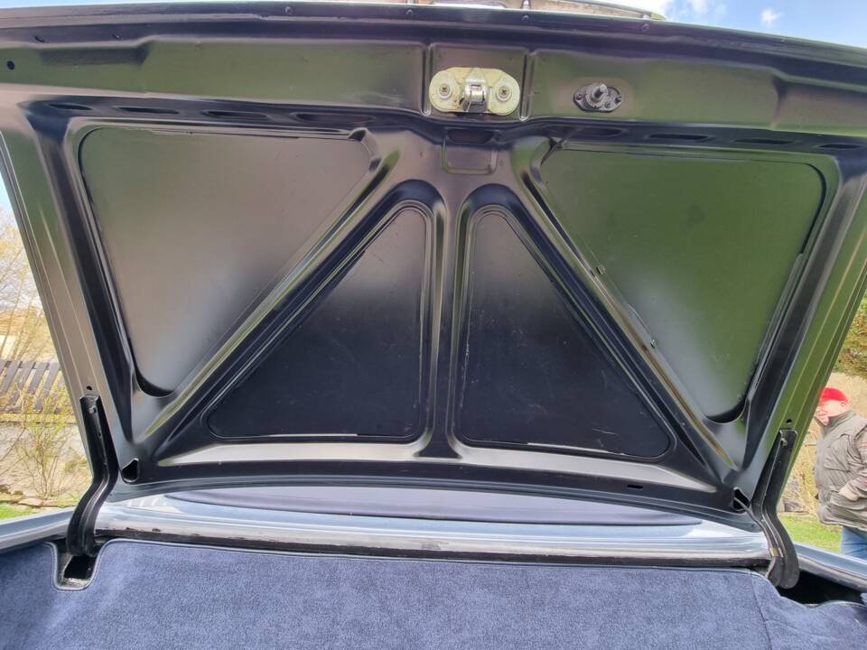 Bild 8/17 von Mercedes-Benz 350 SL (1980)